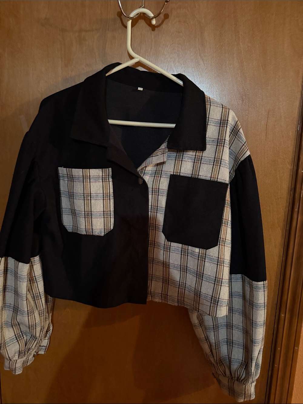 Black & Beige Plaid women’s Button-Front Shirt Jacket